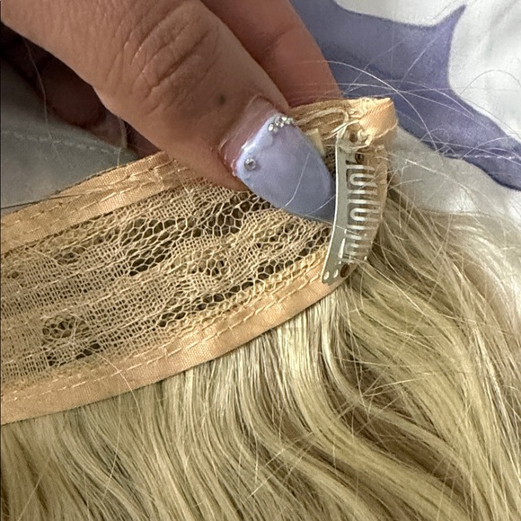 Blonde Wavy Hair Extension - Picture 4 of 7
